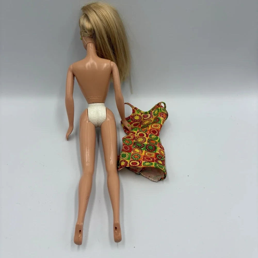 Mattel Barbie Doll Twist N Turn, Blonde Hair Blue Eyes, 1998 Head, 1966 Body